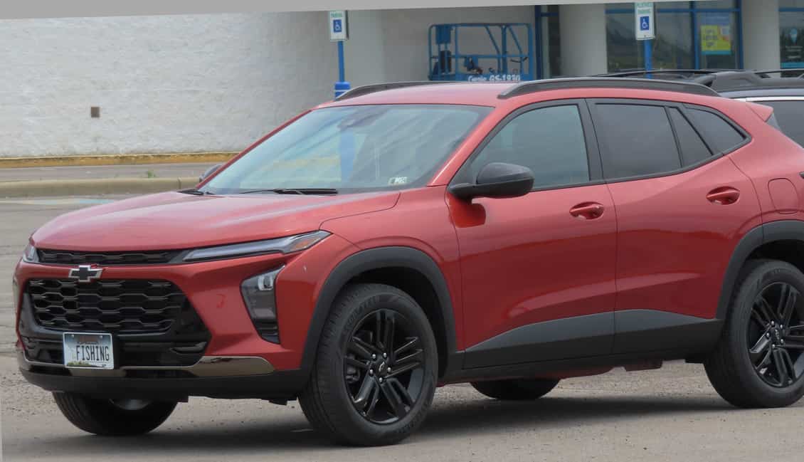 2023 Chevrolet Trax LS 1