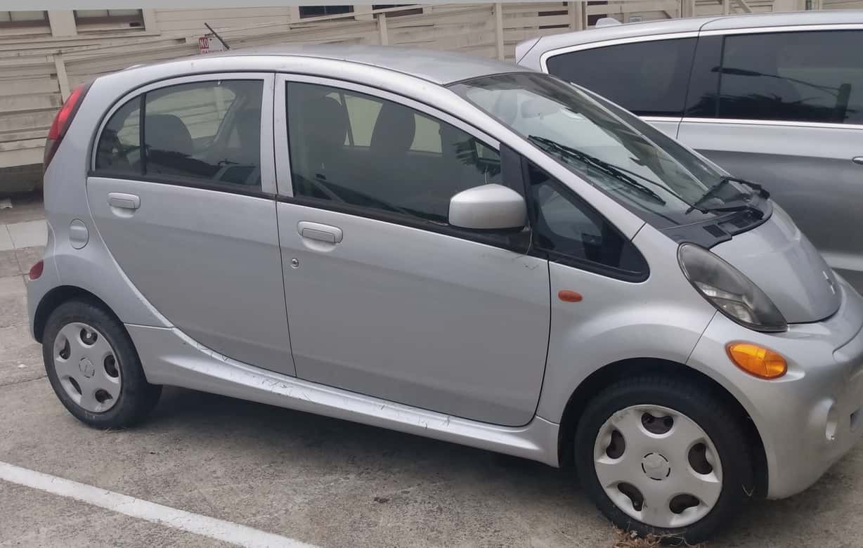 2022 Mitsubishi i-MiEV ES 1