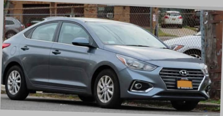 2023 Hyundai Accent SE 2