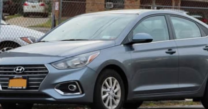 2023 Hyundai Accent SE 3