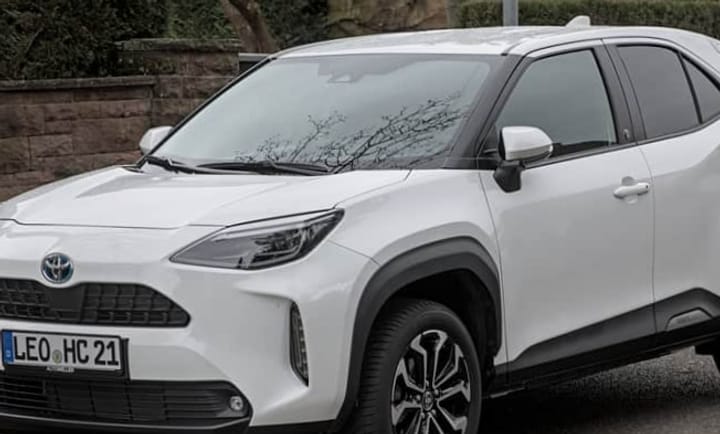 2025 Toyota Yaris LE 3
