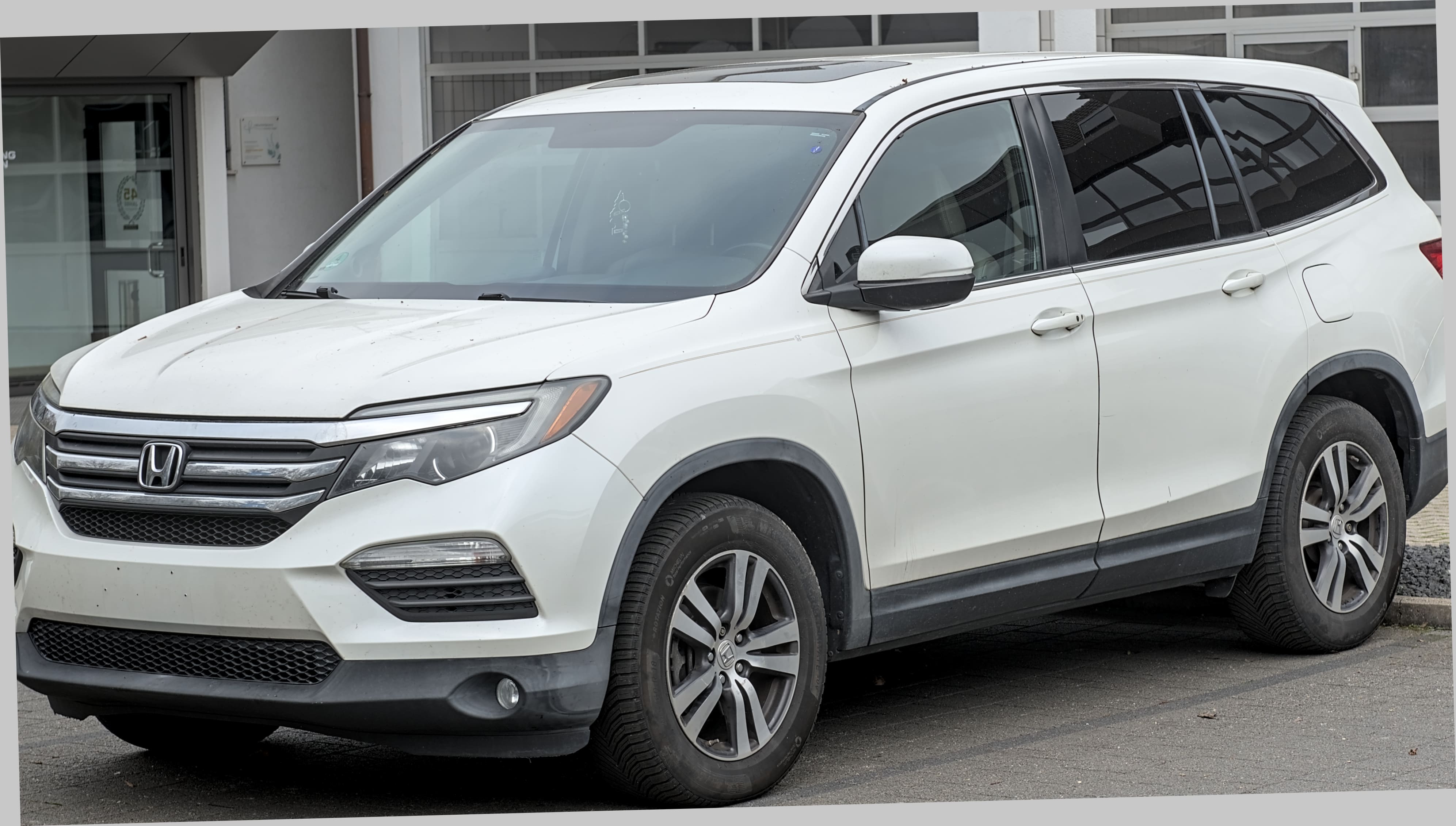 2023 Honda Pilot Touring 1