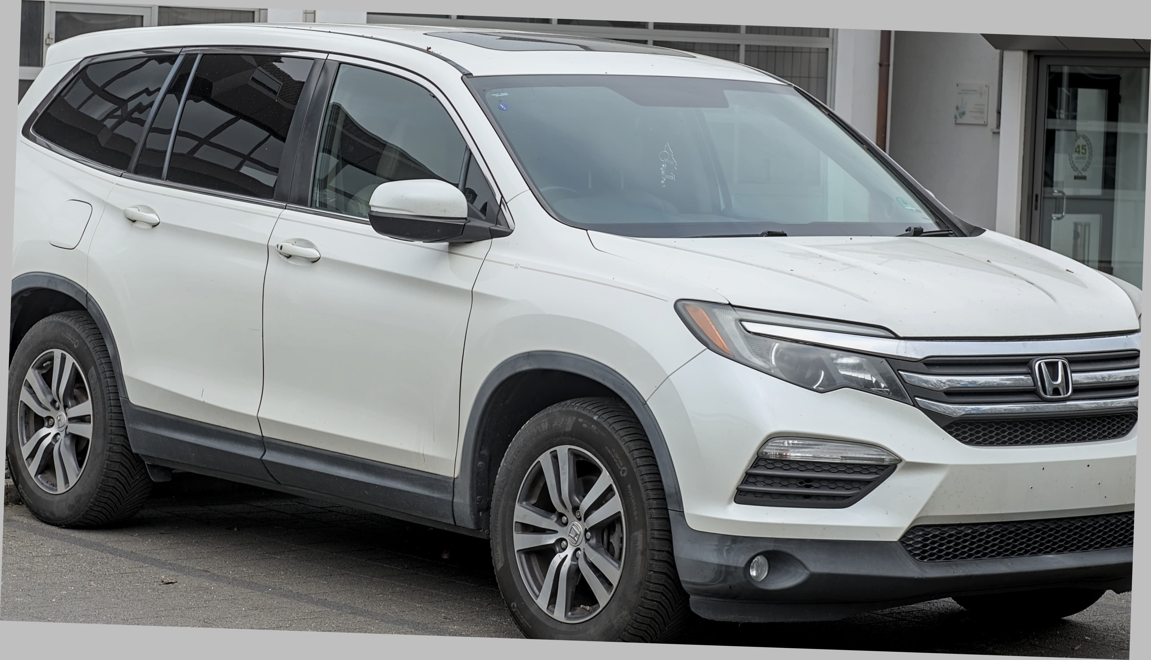 2023 Honda Pilot Touring 2